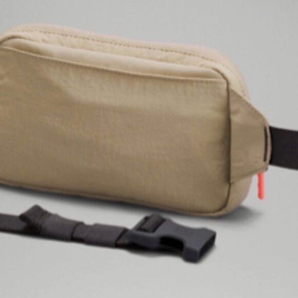 Lululemon Belt Bag Fanny Pack Tan NWOT Like New - Picture 9 of 12